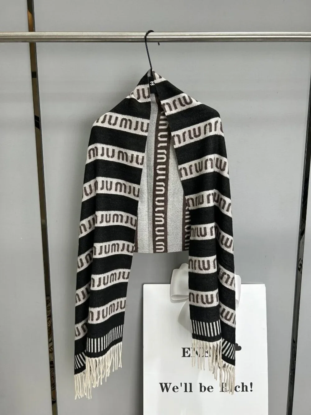 😙Miu Miu😙 Black-and-White Striped Scarf-Shawl